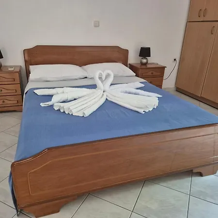 Marina House Apartamento Fársa