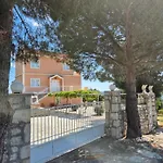 Marina House Апартаменты Farsa