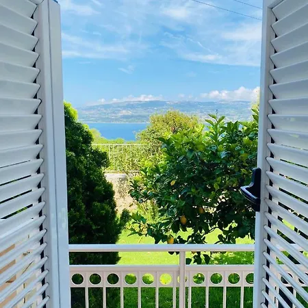 Marina House * Φάρσα