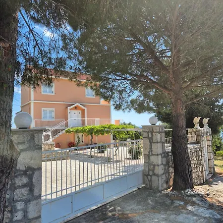 Marina House 아파트 Fársa