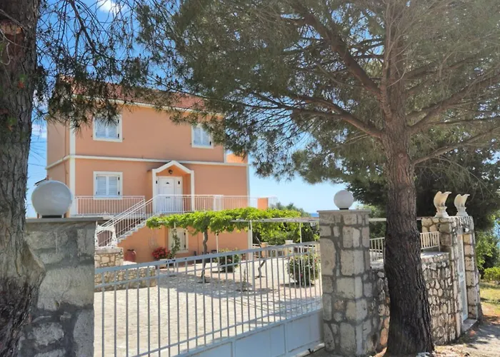 Marina House 아파트 Fársa