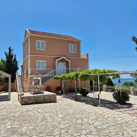 Marina House Apartament Fársa